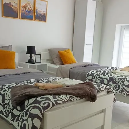 아파트 жути ранац - Zuti Ranac - Yellow Backpack